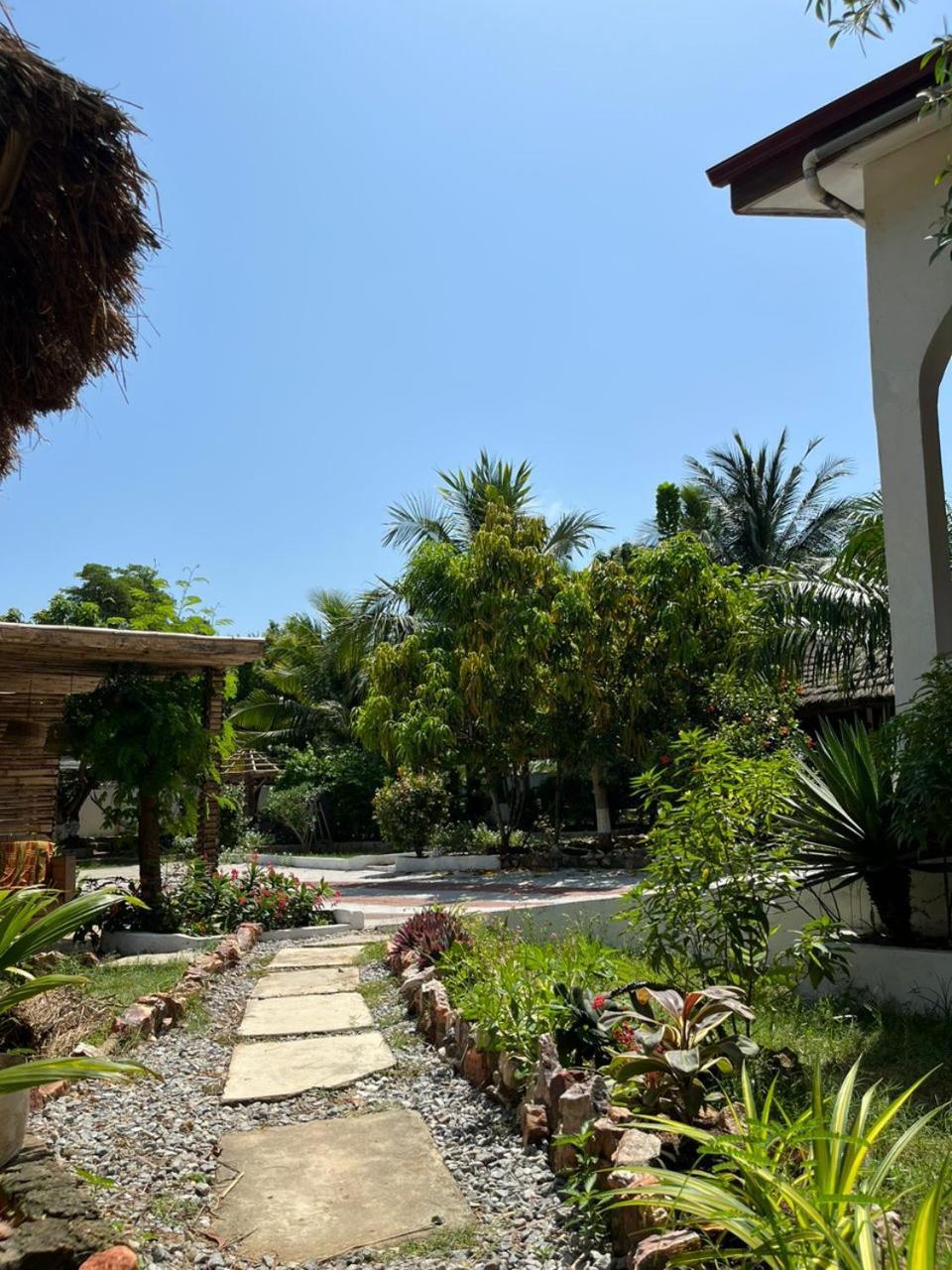 African Treasure Beach Resort Kokrobite Exterior photo